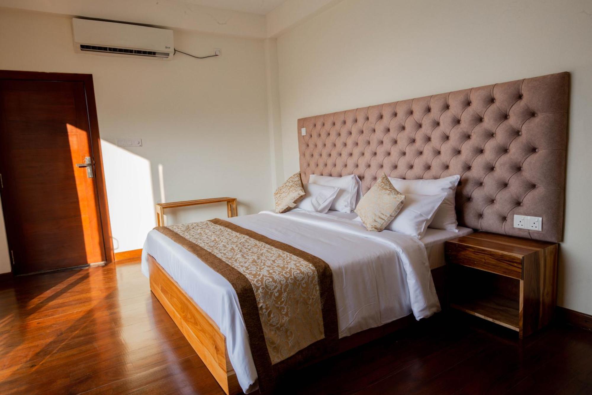 Manthra Leisure Hotel Kandy Bagian luar foto