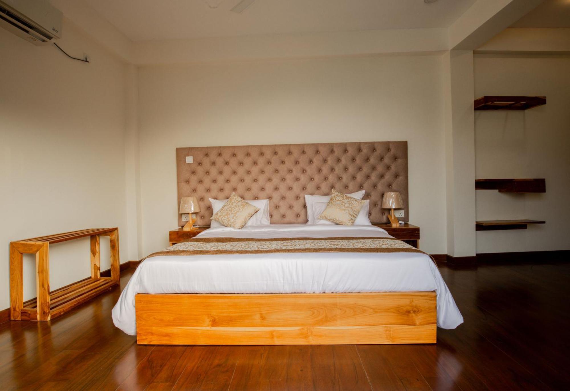 Manthra Leisure Hotel Kandy Bagian luar foto