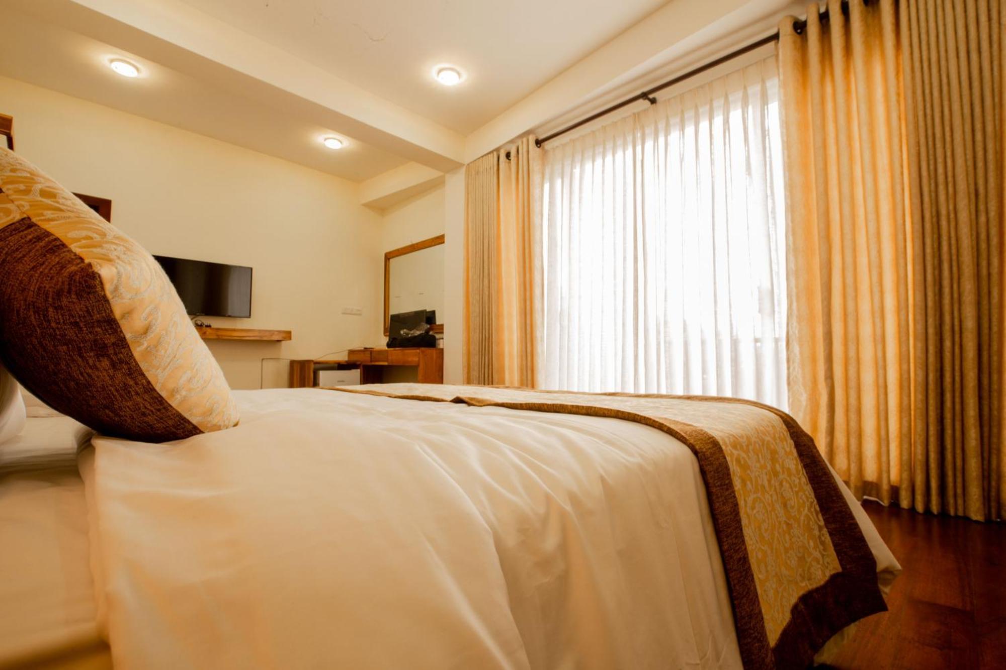 Manthra Leisure Hotel Kandy Bagian luar foto