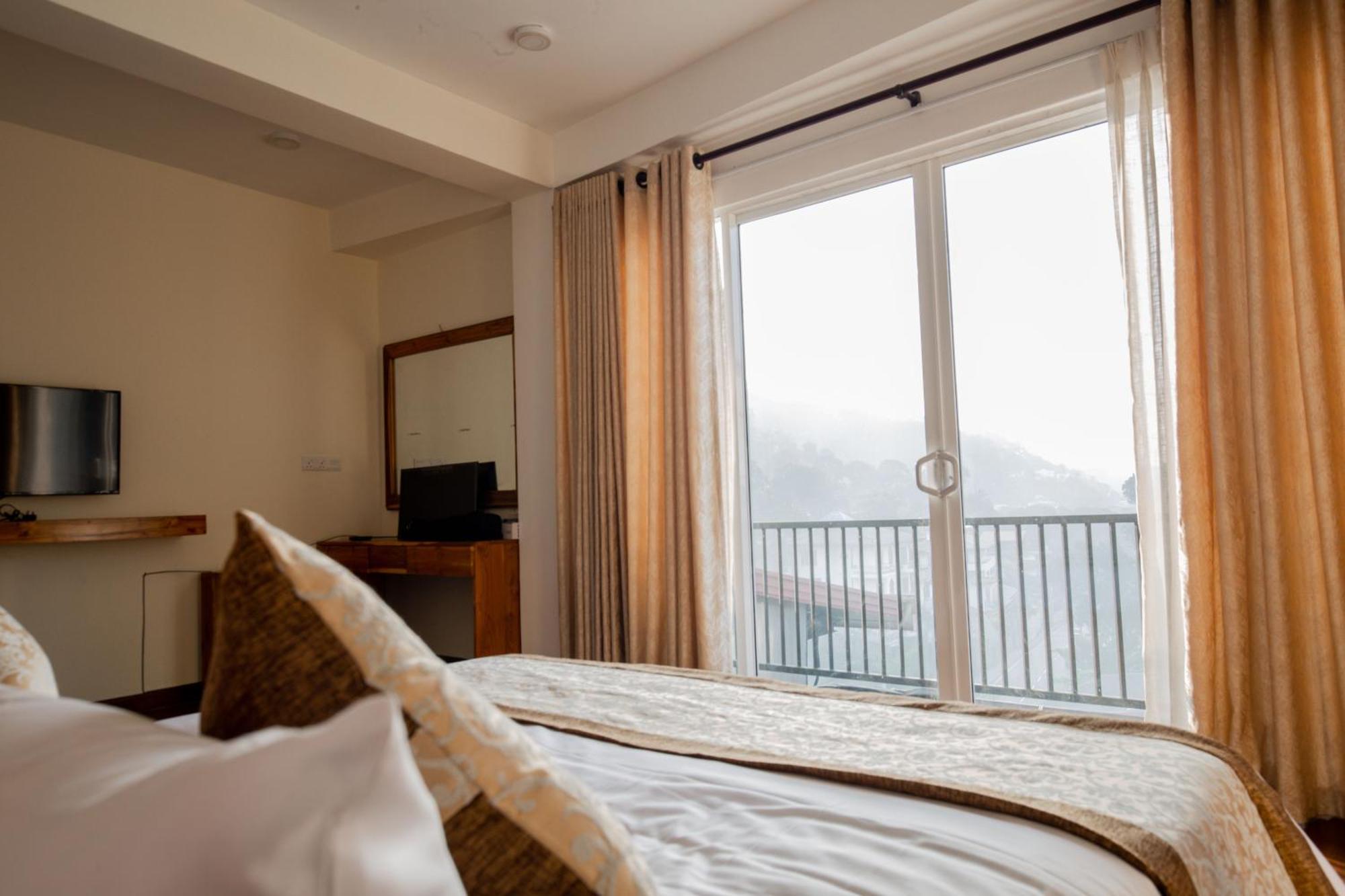 Manthra Leisure Hotel Kandy Bagian luar foto