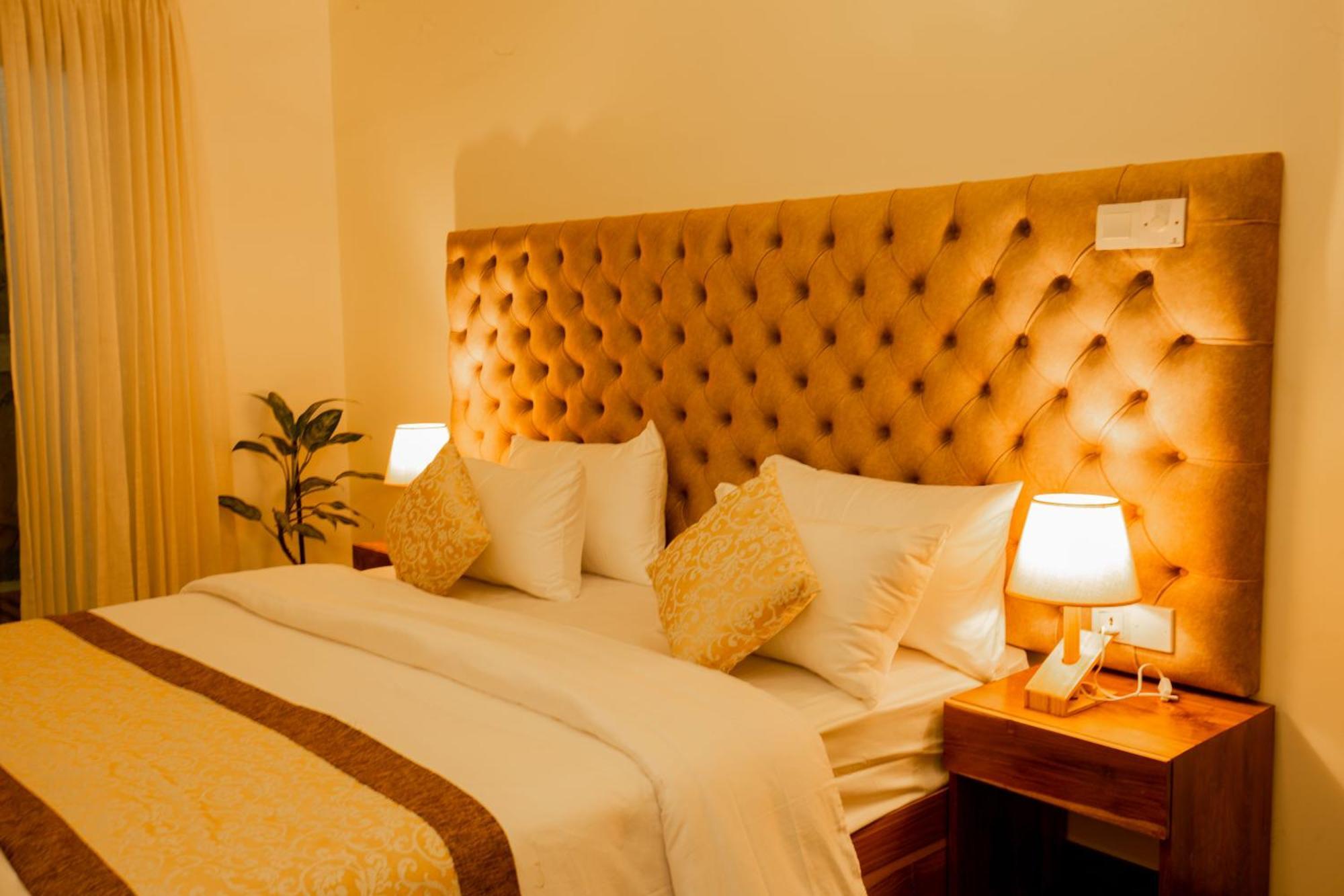 Manthra Leisure Hotel Kandy Bagian luar foto