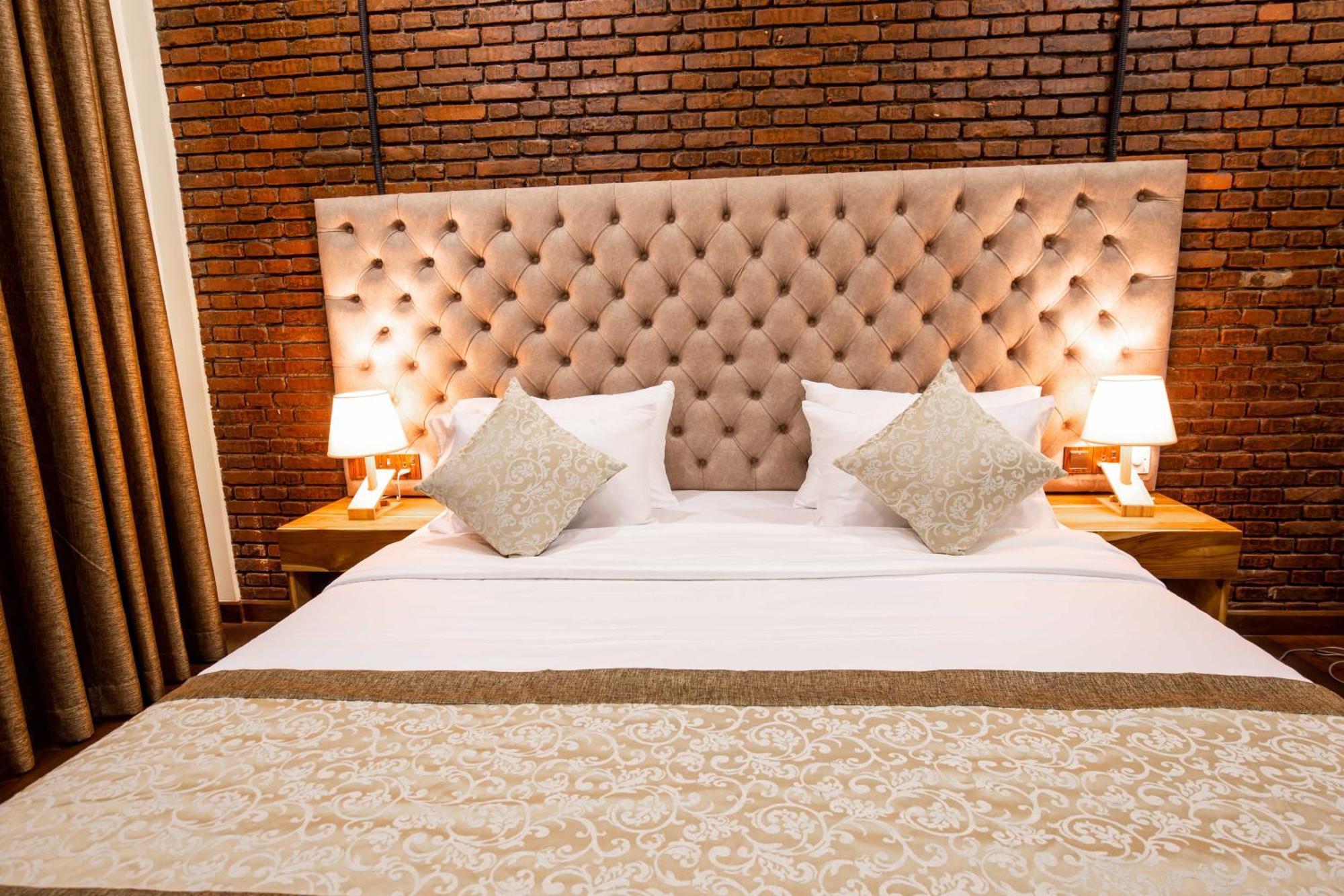 Manthra Leisure Hotel Kandy Bagian luar foto