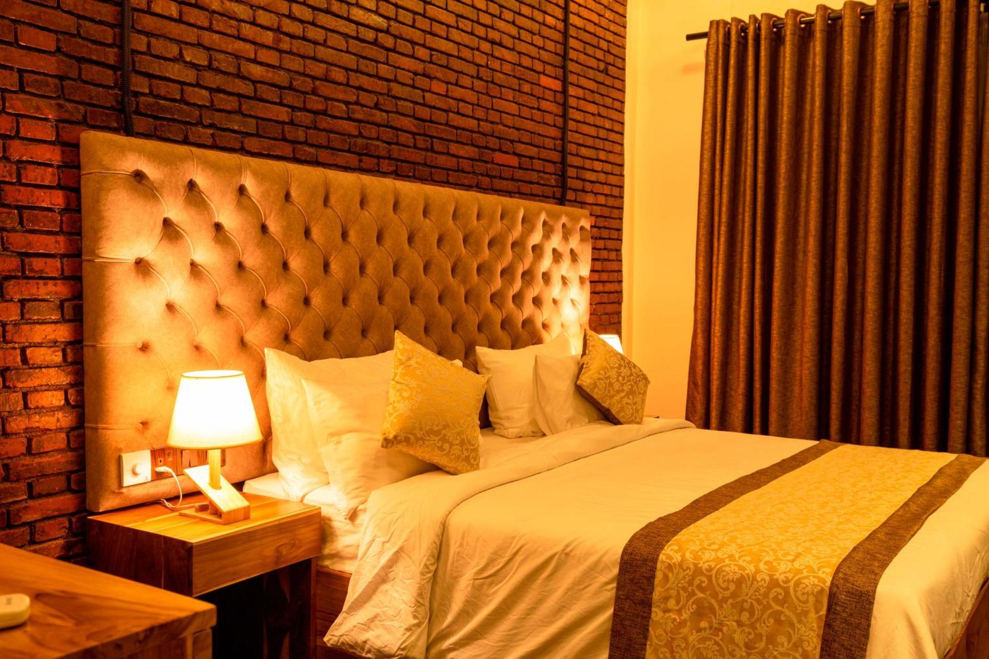 Manthra Leisure Hotel Kandy Bagian luar foto