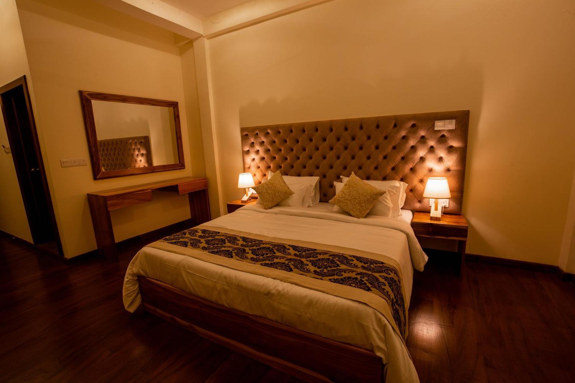 Manthra Leisure Hotel Kandy Bagian luar foto