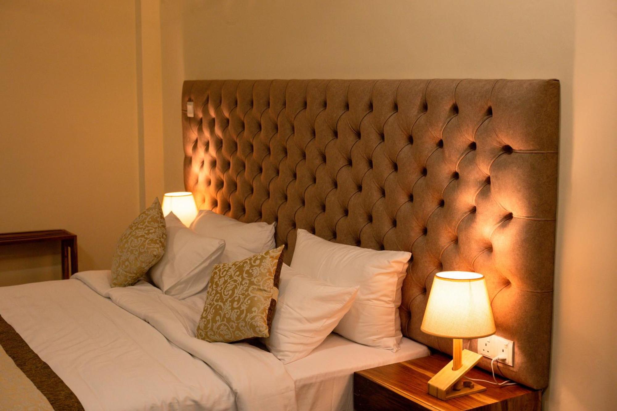 Manthra Leisure Hotel Kandy Bagian luar foto