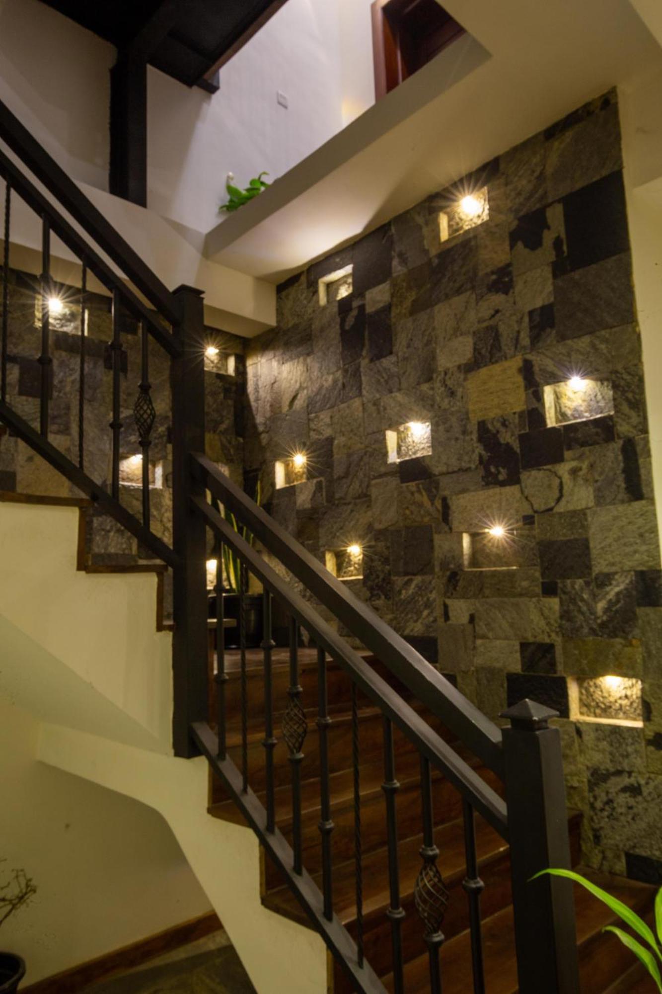 Manthra Leisure Hotel Kandy Bagian luar foto