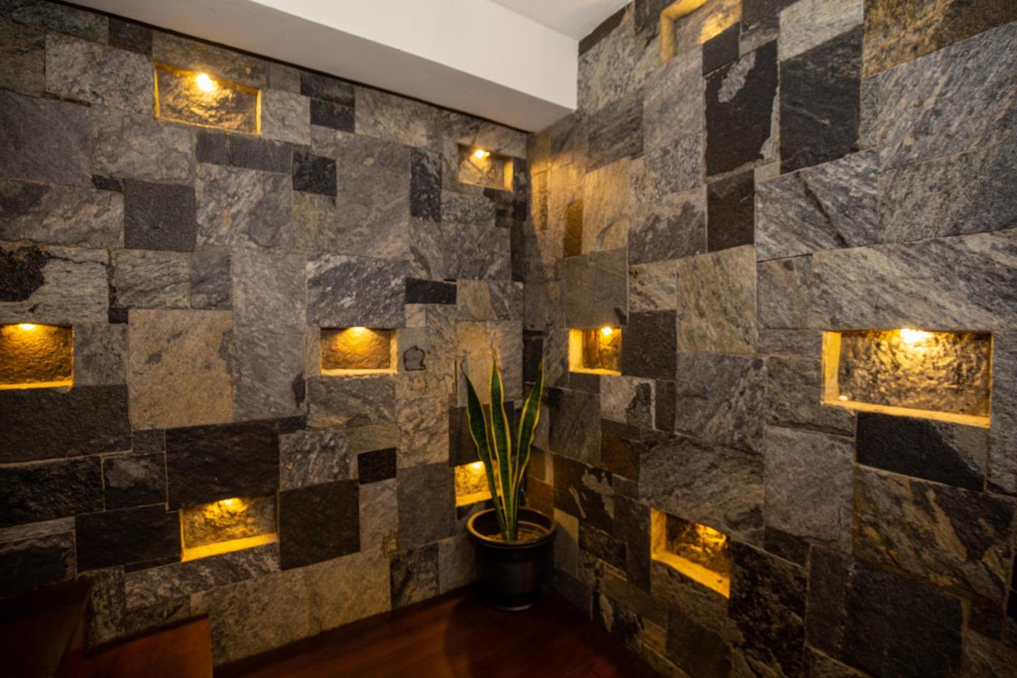 Manthra Leisure Hotel Kandy Bagian luar foto