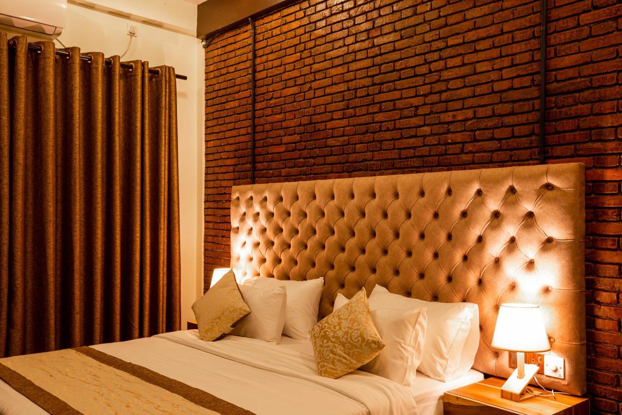 Manthra Leisure Hotel Kandy Bagian luar foto