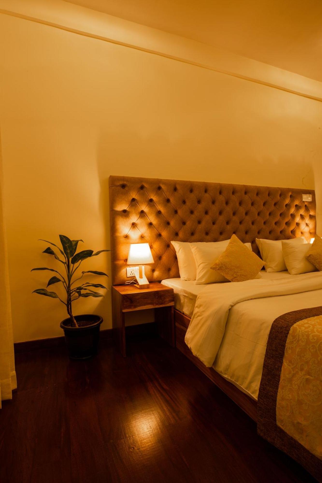 Manthra Leisure Hotel Kandy Bagian luar foto